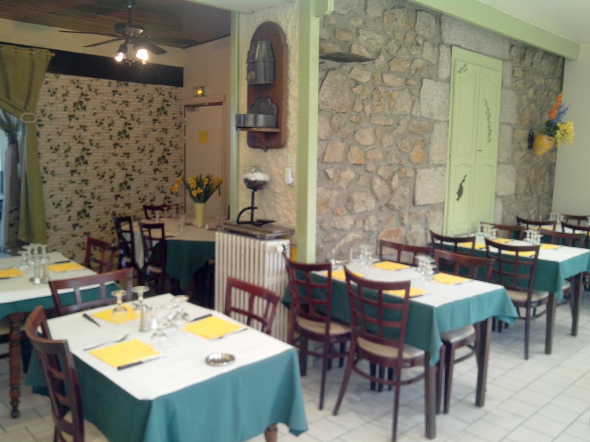Hotel Restaurant Du Velay เลอฌ็องบง-ซูร์-ลีญง ภายนอก รูปภาพ